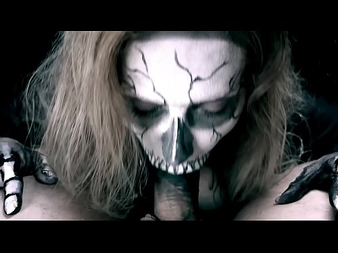 ❤️ Une fille démoniaque suce une bite avec sa bouche noire et avale le sperme. ️❌ Porno dur at us ❌