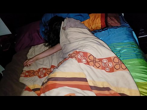 ❤️ Beau-fils réprimandant sa jeune belle-mère pendant qu'elle dort. ️❌ Porno dur at us ❌